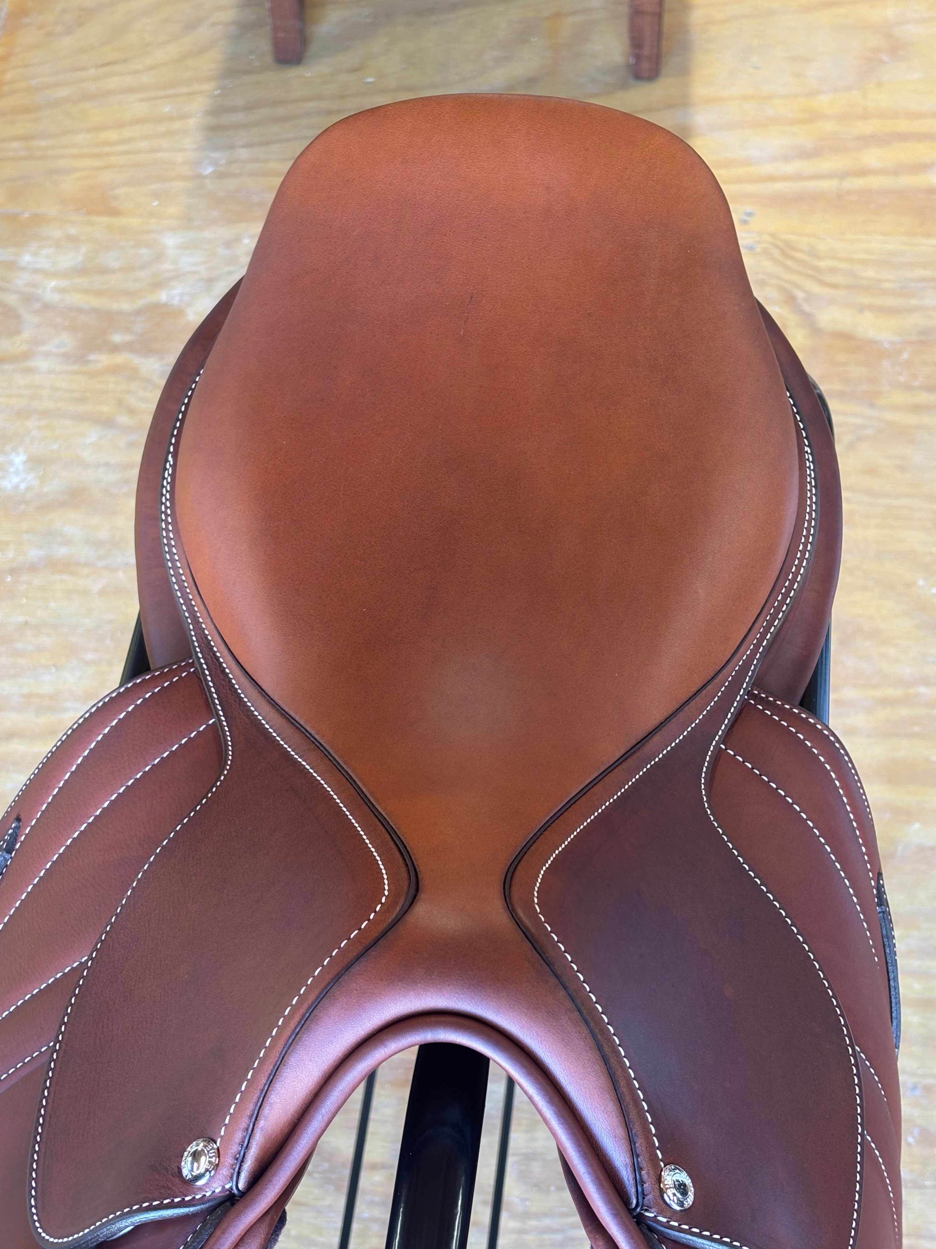 Butet saddle 17.5” M - SEMI-DEEP SEAT