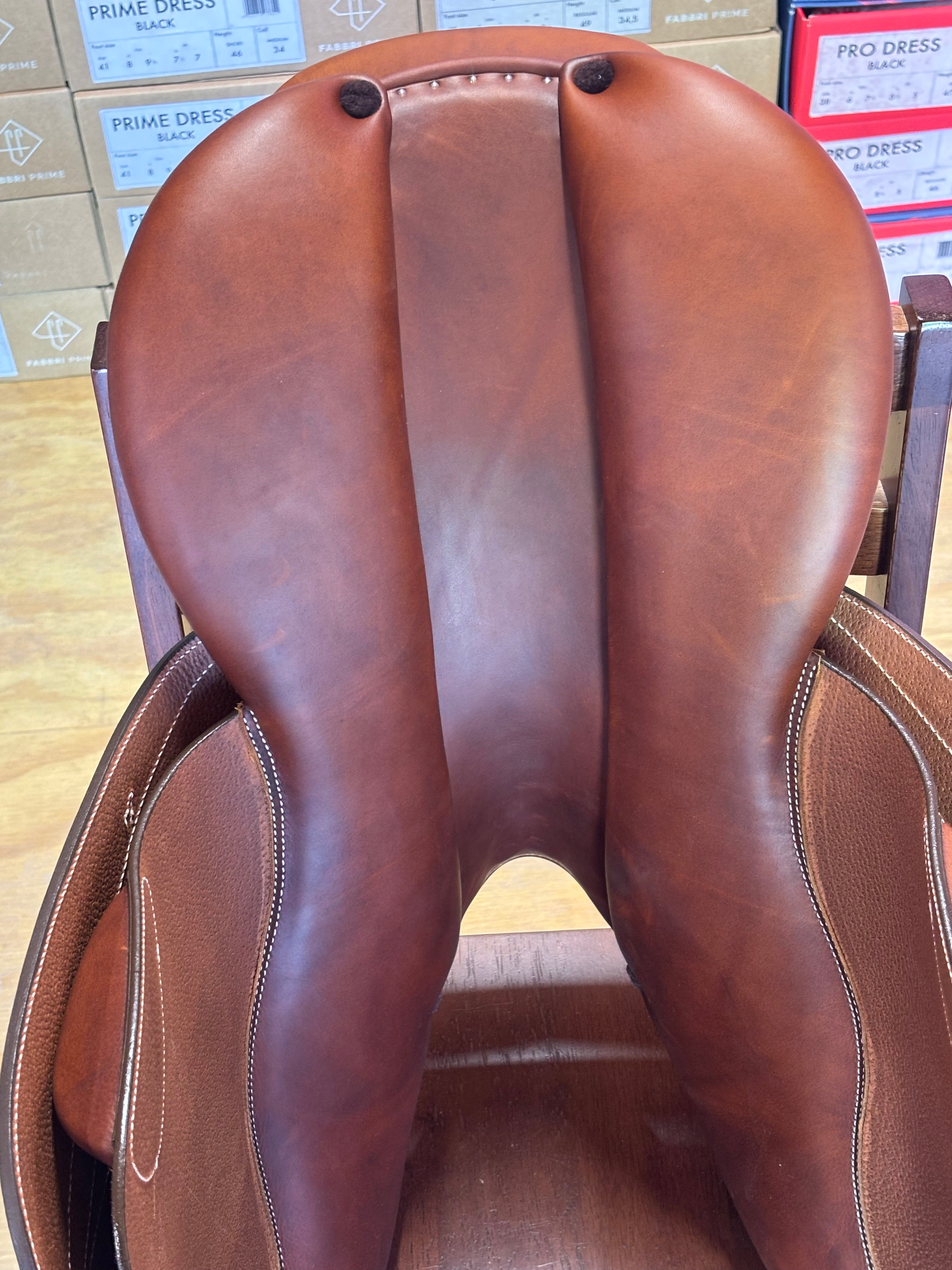 Butet saddle 17.5” M - SEMI-DEEP SEAT