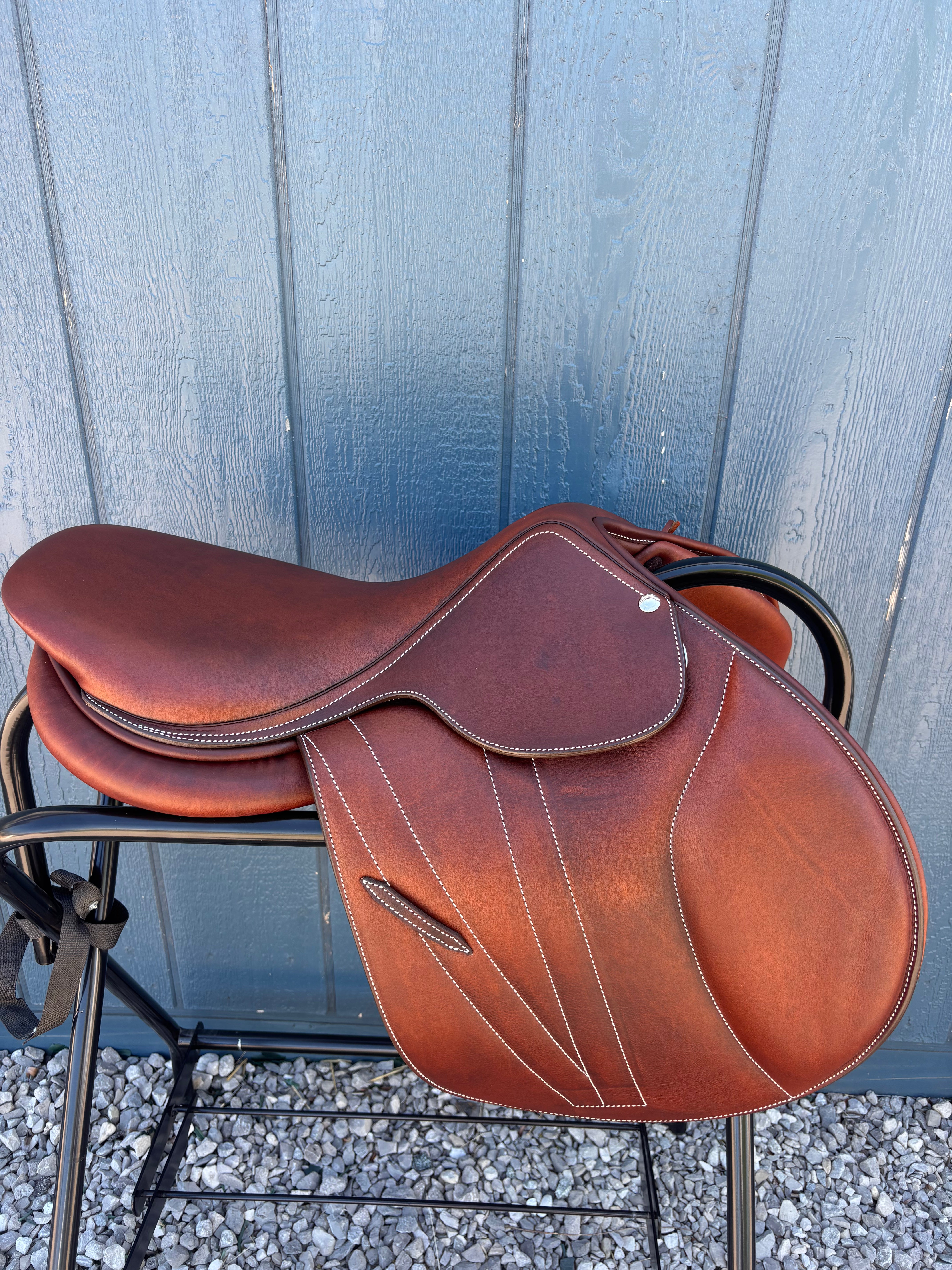 Butet Saddle 17" P - FLAT SEAT