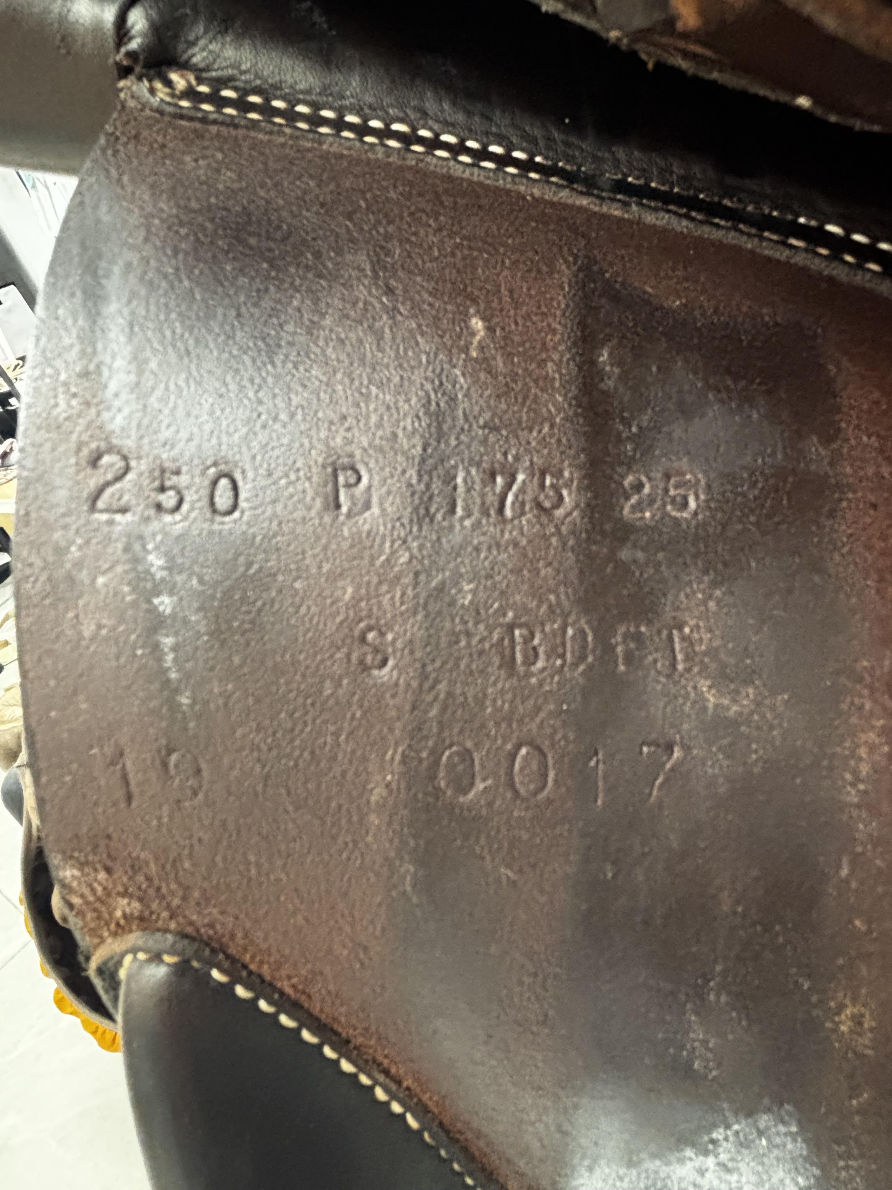 BUTET USED SADDLE 17.5” P - FLAT SEAT