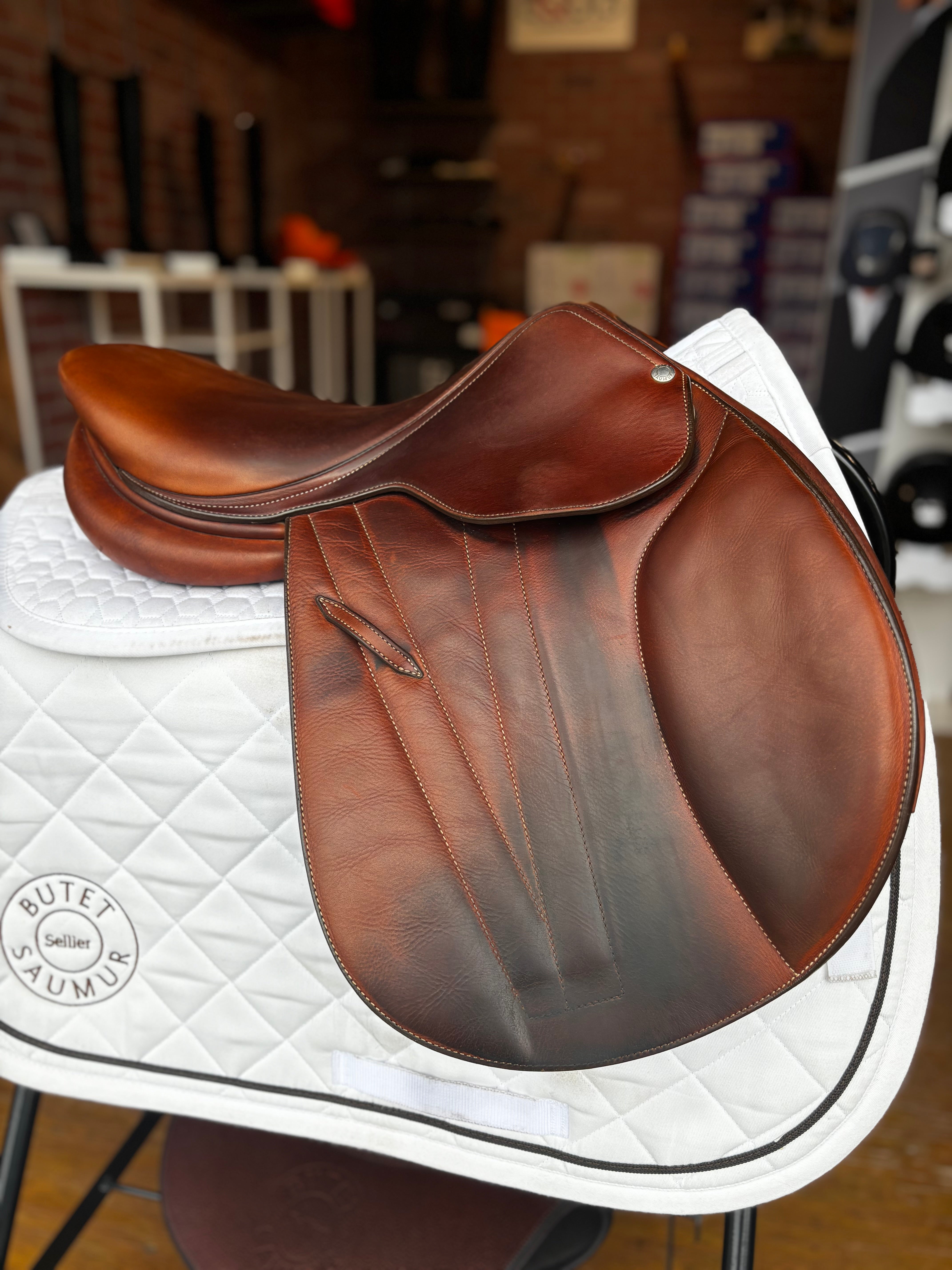 Butet used saddle 16” L - SEMI FLAT SEAT