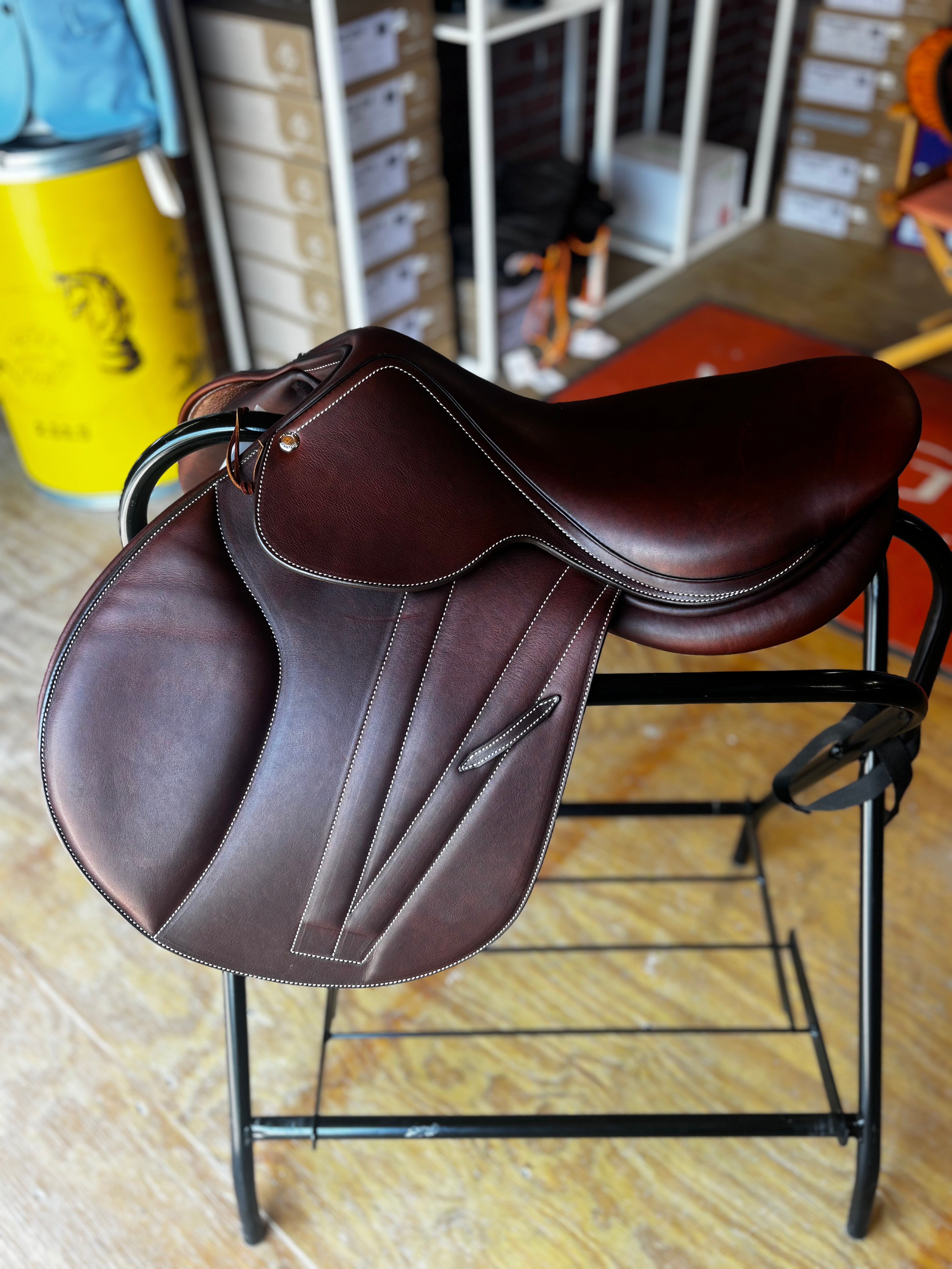Butet saddle 17” L - SEMI FLAT SEAT