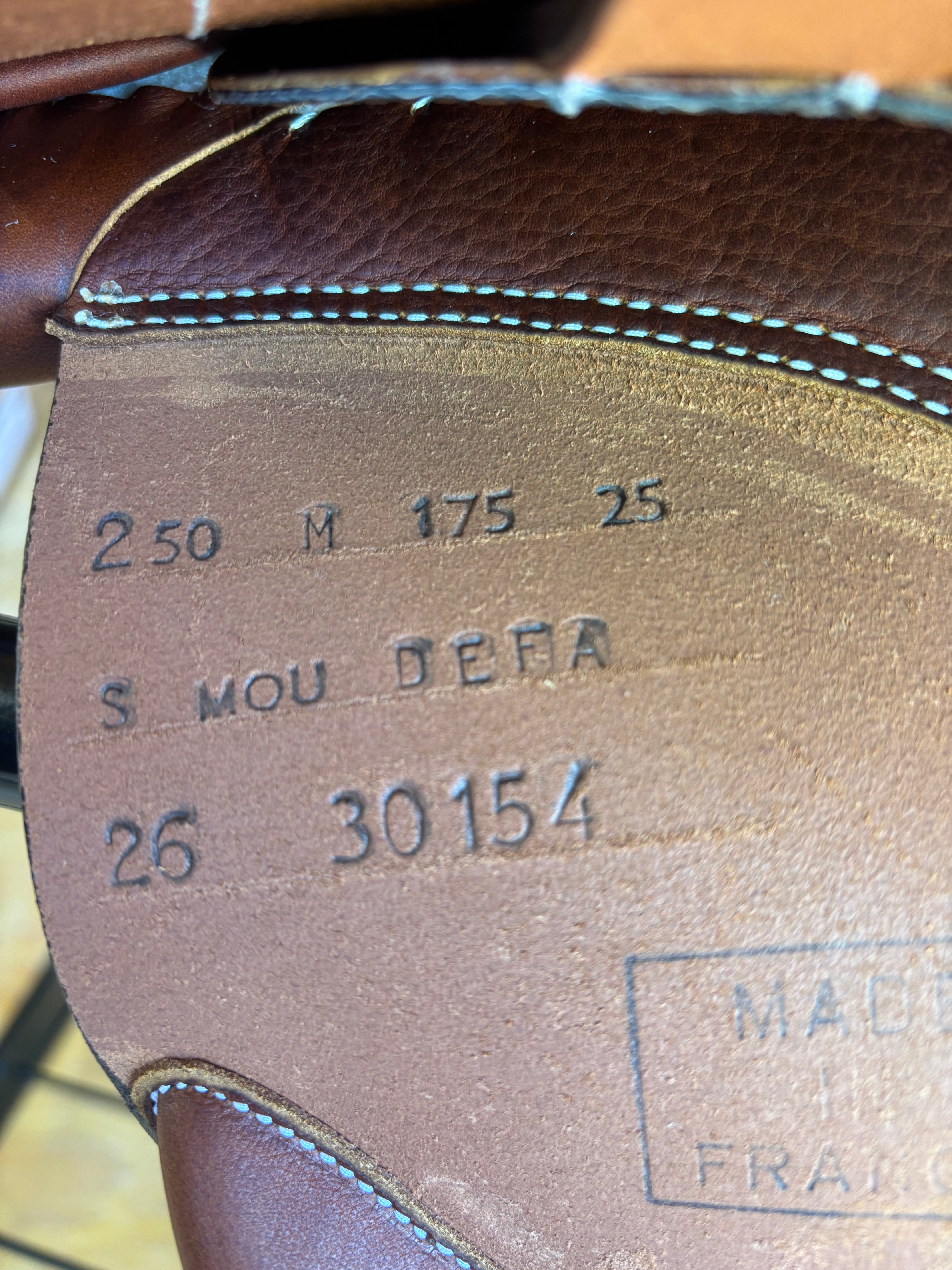 Butet saddle 17.5” M - SEMI-DEEP SEAT