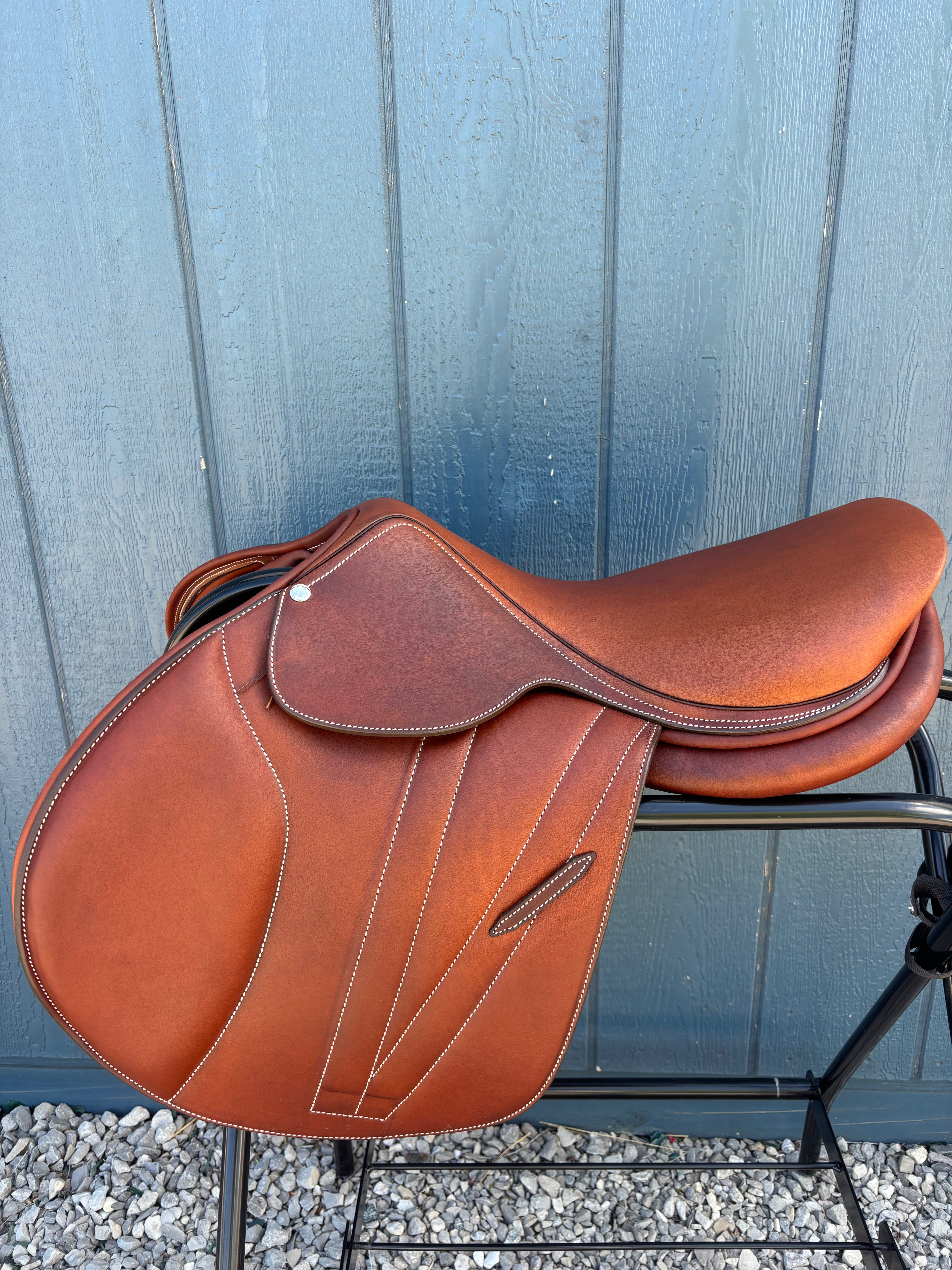 Butet saddle 17.5” M - SEMI-DEEP SEAT