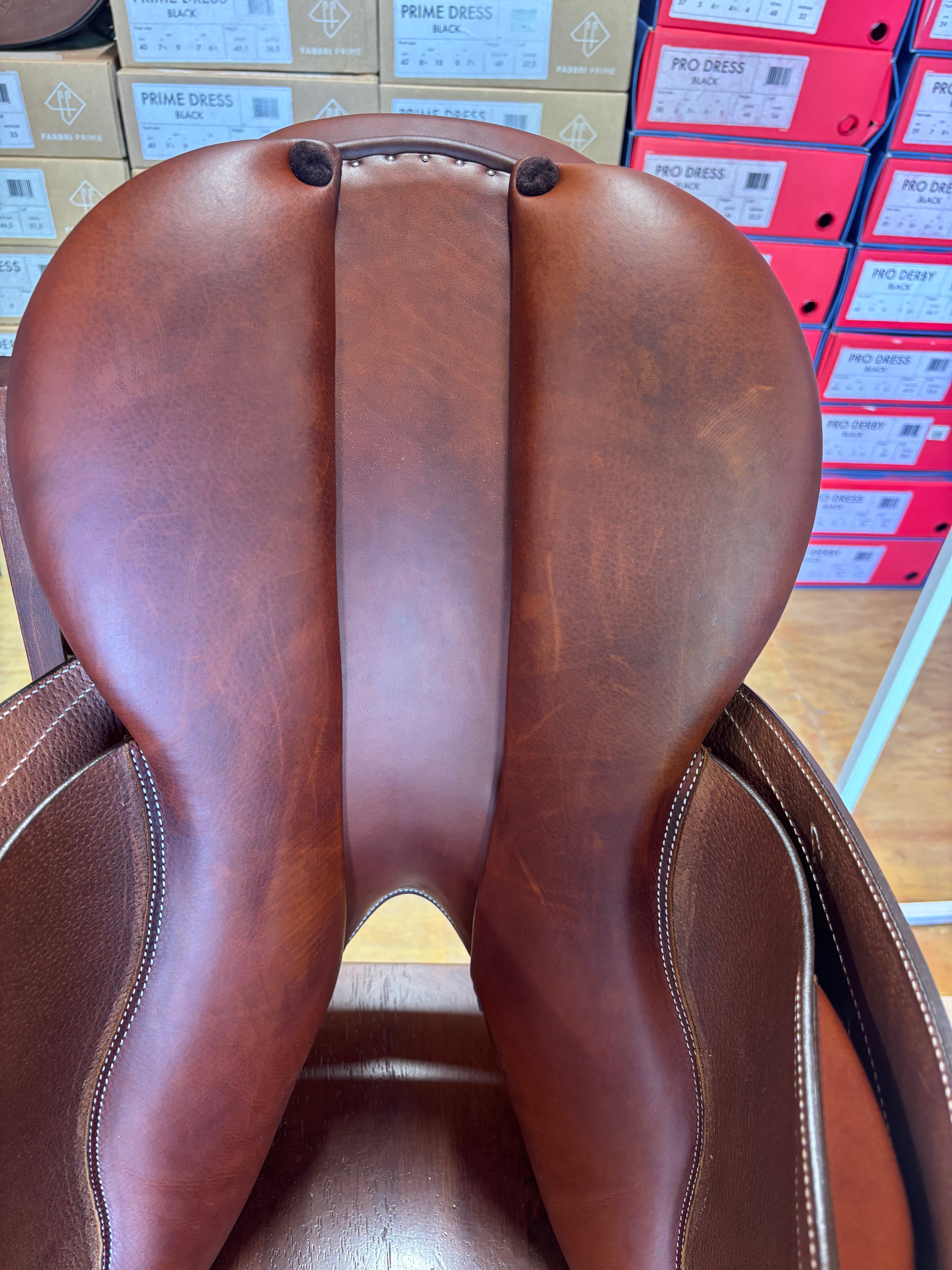 Butet Saddle 17" P - FLAT SEAT