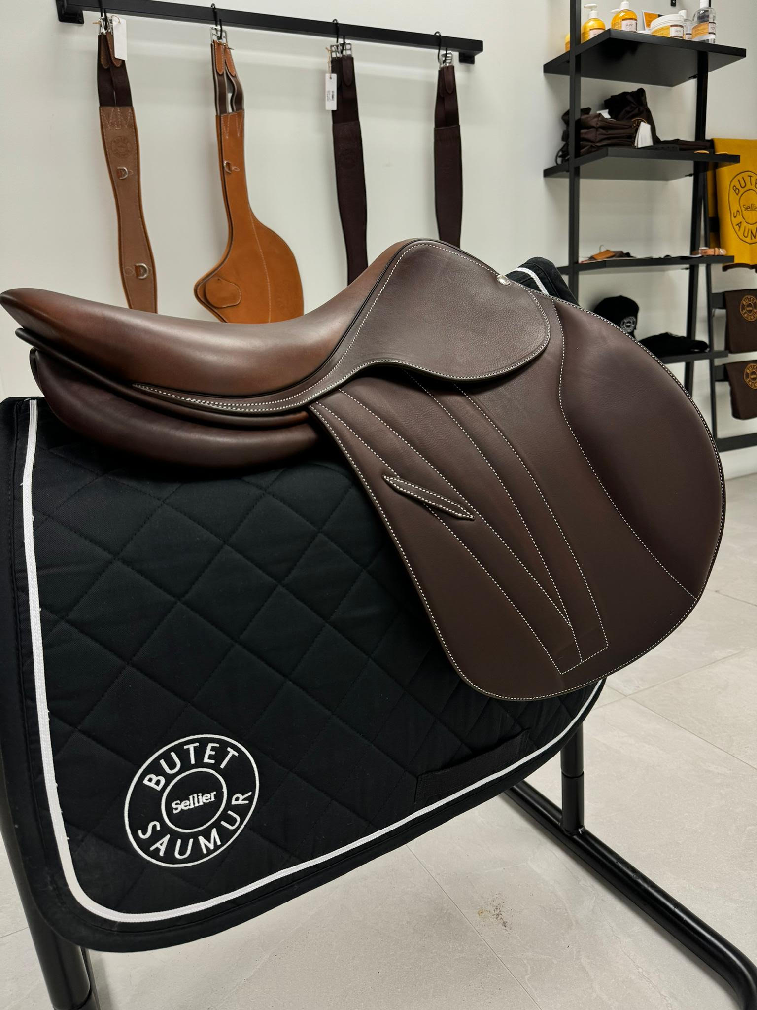 BUTET SEMI-FLAT SEAT BUTET SADDLE – 17″