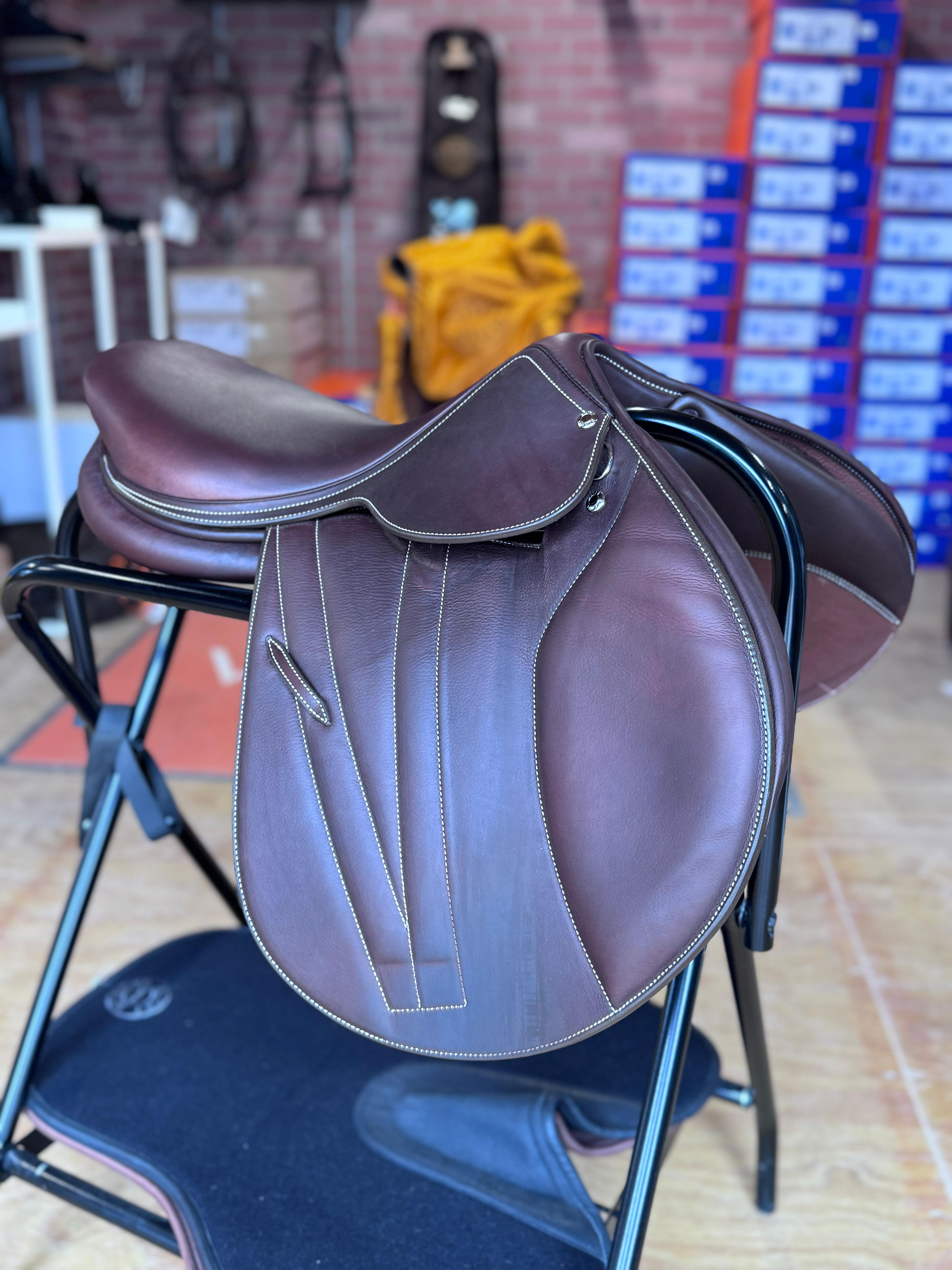 Butet saddle 17.5” M - SEMI-DEEP SEAT