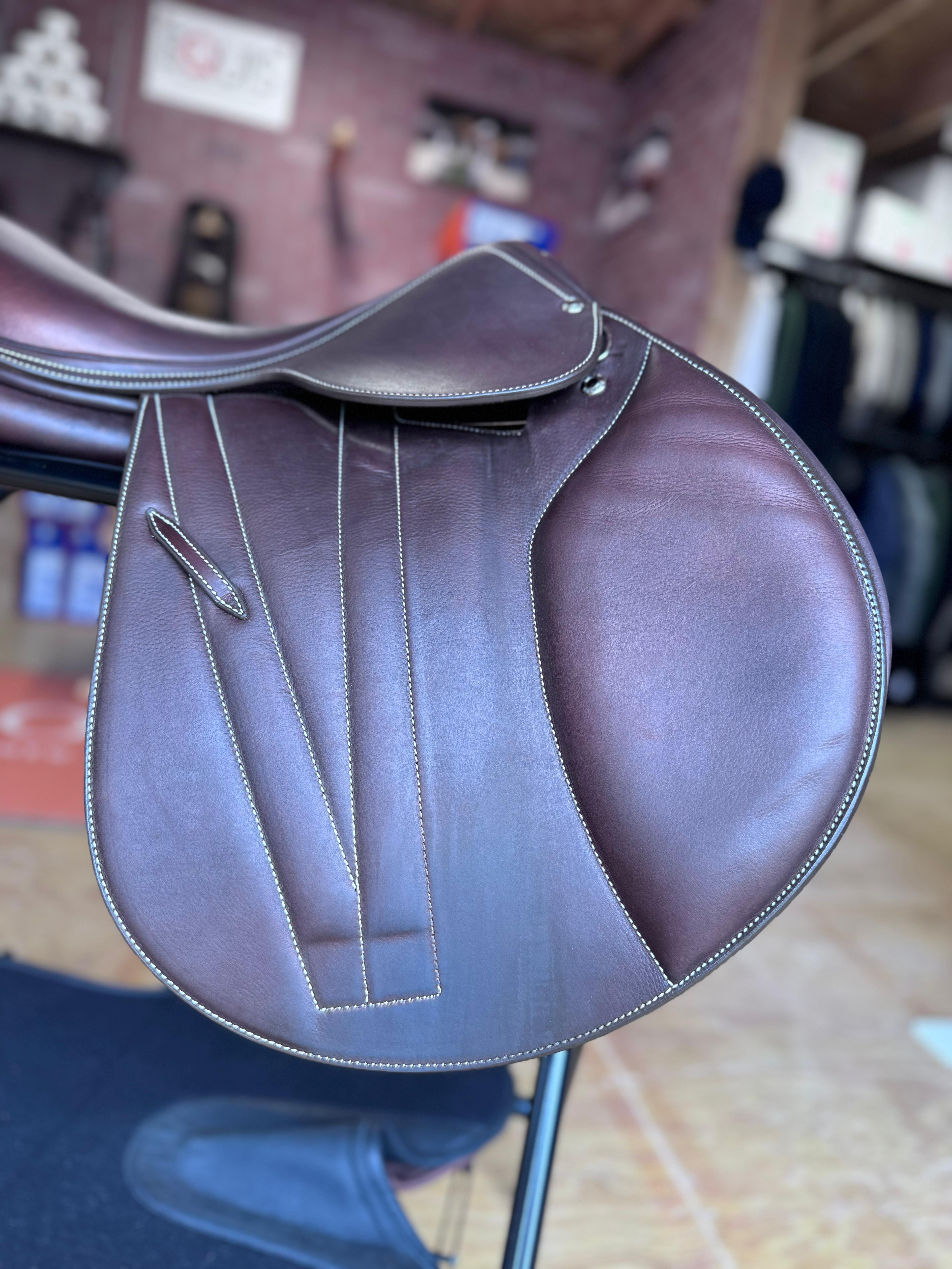 Butet saddle 17.5” M - SEMI-DEEP SEAT